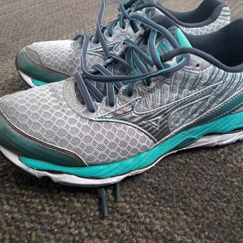 Mizuno Sneakers Womens 8.5 Wave Inspire